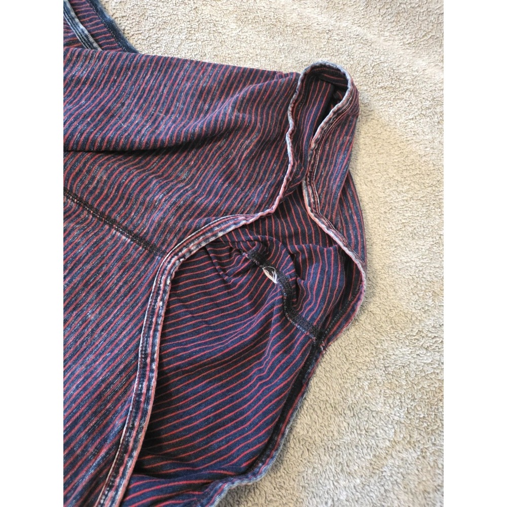 True Religion Red And Blue Striped Distressed Tank Mens Large Front Pocket - Picture 4 of 5